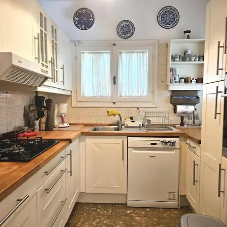 Con Piscina En - Pass The Keys *