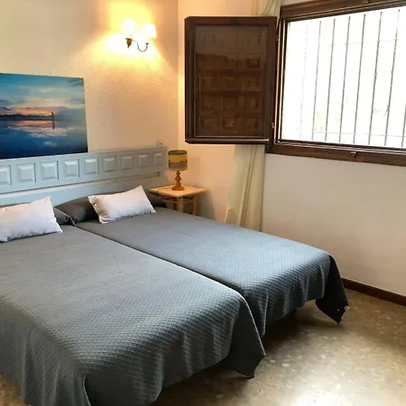 Con Piscina En - Pass The Keys *