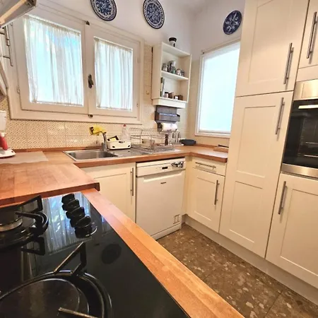 Con Piscina En - Pass The Keys *