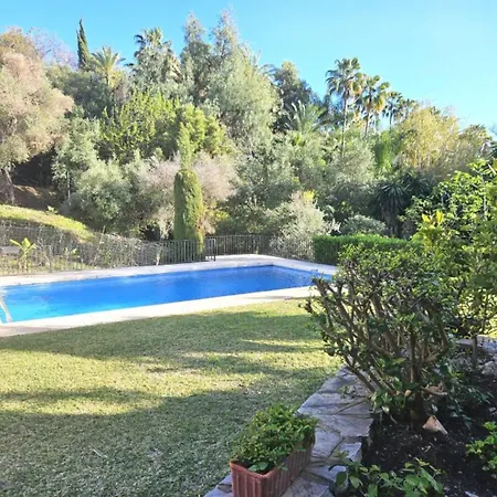 Con Piscina En - Pass The Keys Marbella