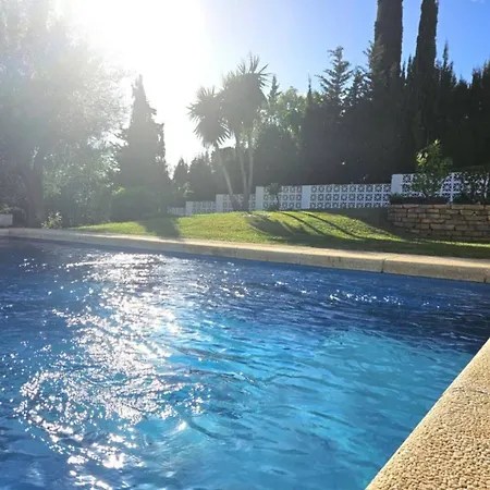 Con Piscina En - Pass The Keys Marbella