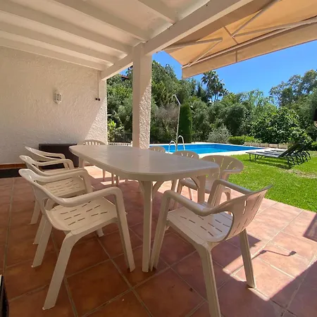 Con Piscina En - Pass The Keys