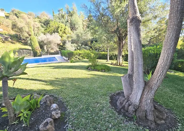 Con Piscina En - Pass The Keys Marbella