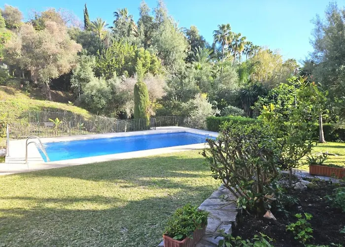 Con Piscina En - Pass The Keys Marbella